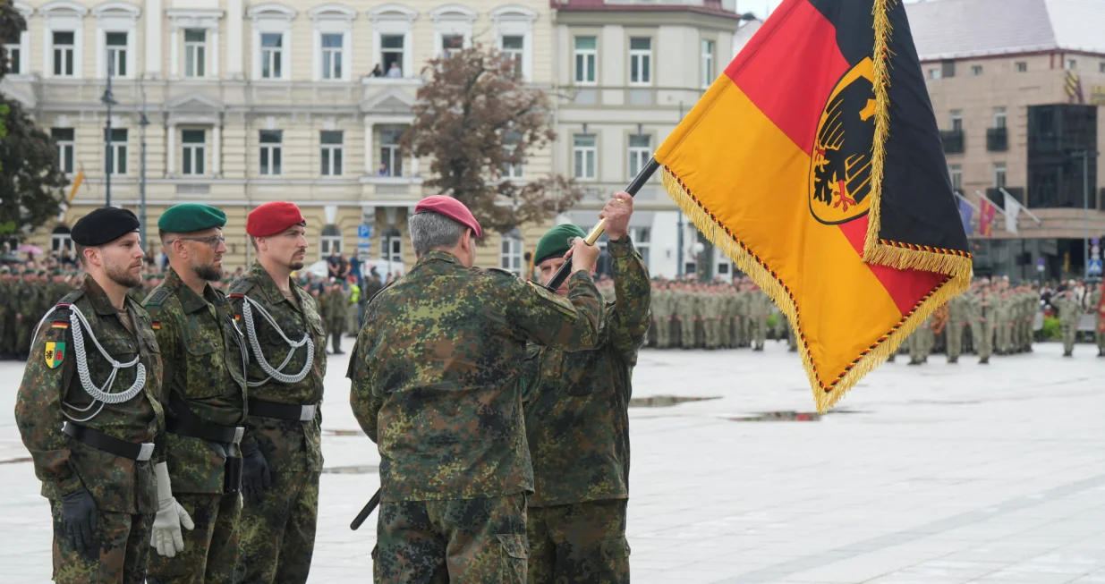 German military members hold a German flag during the inauguration of the German 45th Armored Brigade "Lietuva" in Vilnius, Lithuania May 22, 2025. REUTERS/Ints Kalnins/Ints Kalnins