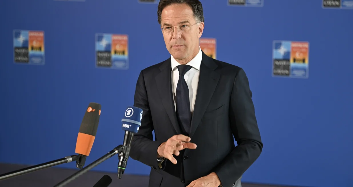 Antalija, Turska - 15. maj 2025:Generalni sekretar NATO-a Mark Rutte obratio se medijima uoči početka neformalnog sastanka ministara vanjskih poslova zemalja članica NATO-a u četvrtak u turskoj AntalijiANTALYA, TURKIYE - MAY 15: NATO Secretary General Mark Rutte speaks to the press members ahead of the NATO Foreign Ministers' Informal Meeting held at the NEST Congress Center in Belek, Antalya, Turkiye on May 15, 2025. (Muhammed Abdullah Kurtar - Anadolu Agency)/