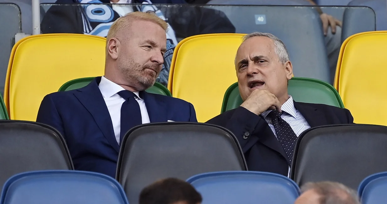 epa10247154 President of Lazio, Claudio Lotito (R),with Sporting Director of Lazio, Igli Tare (L), on the stands during the Italian Serie A soccer match between SS Lazio and Udinese Calcio, in Rome, Italy, 16 October 2022. EPA/RICCARDO ANTIMIANI