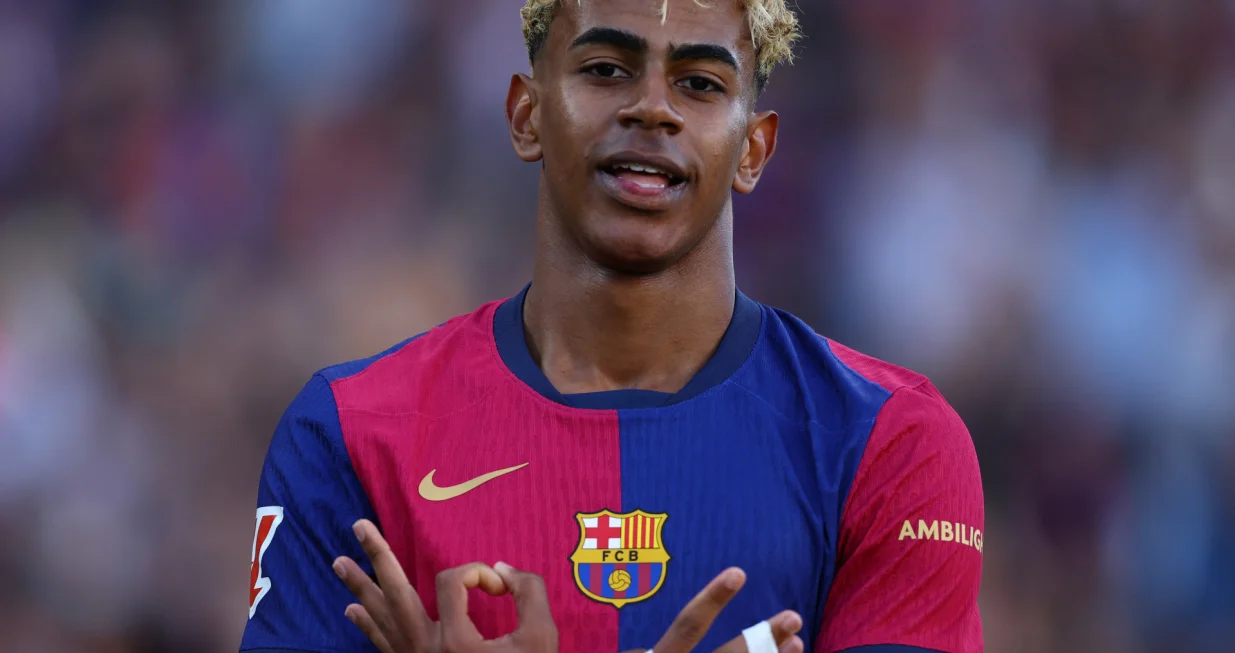 Lamine Yamal (FOTO: REUTERS/Albert Gea)