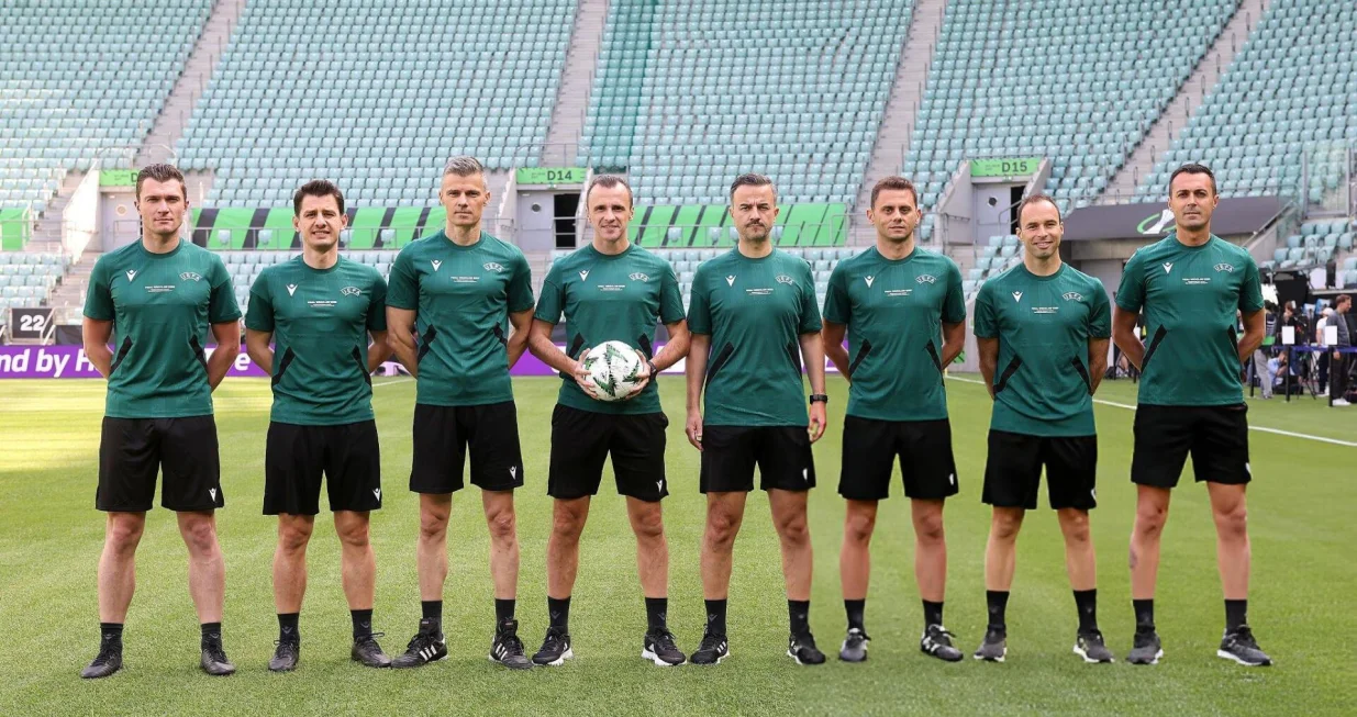 FOTO: Facebook - Law 5 - The Ref 