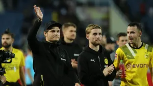 epa10338898 German club Borussia Dortmund's head coach Edin Terzic waves to spectators after a match against Vietnam during the Borussia Dortmund Asia Tour, at My Dinh stadium, in Hanoi, Vietnam, 30 November 2022. EPA/LUONG THAI LINH
