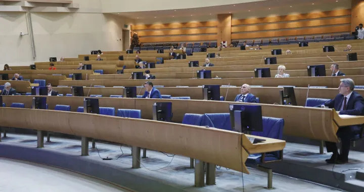 SARAJEVO, 28. maja (FENA) - Predstavnički dom Parlamentarne skupštine Bosne i Hercegovine, na hitnoj sjednici koja je počela, razmatra Prijedlog zakona o izmjeni Zakona o javnim nabavkama i Prijedlog zakona o dopunama Krivičnog zakona Bosne i Hercegovine. (Foto FENA/Almir Razić)/Almir Razić 