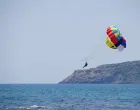 / Ilustracija parasailing/Pixabay
