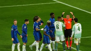 Soccer Football - Conference League - Final - Real Betis v Chelsea - Wroclaw Stadium, Wroclaw, Poland - May 28, 2025 Players from both teams remonstrate with referee Irfan Peljto REUTERS/Aleksandra Szmigiel