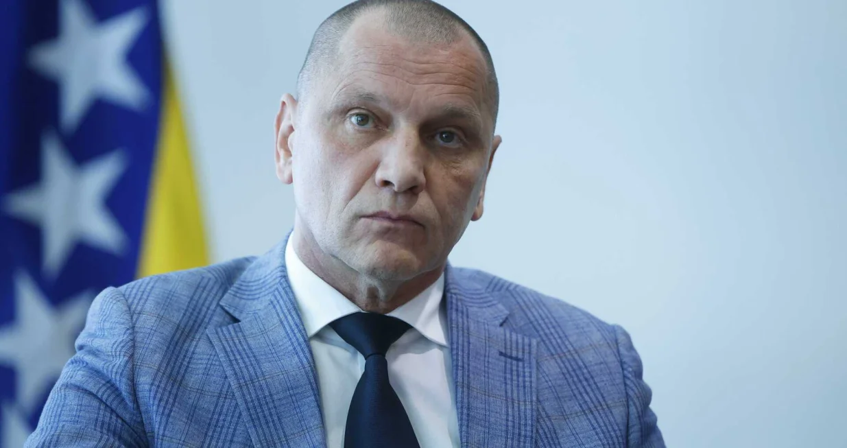 Zlatko Miletić, Sporazum stranaka na nivou države BiH o uspostavi nove koalicije, dvije trojke iz RS i FBiH - SDS, PDP, SDP, NiP, NS, ZPR, te NES, Naprijed, ZNG, zgrada Parlamenta BiH/Damir Deljo/