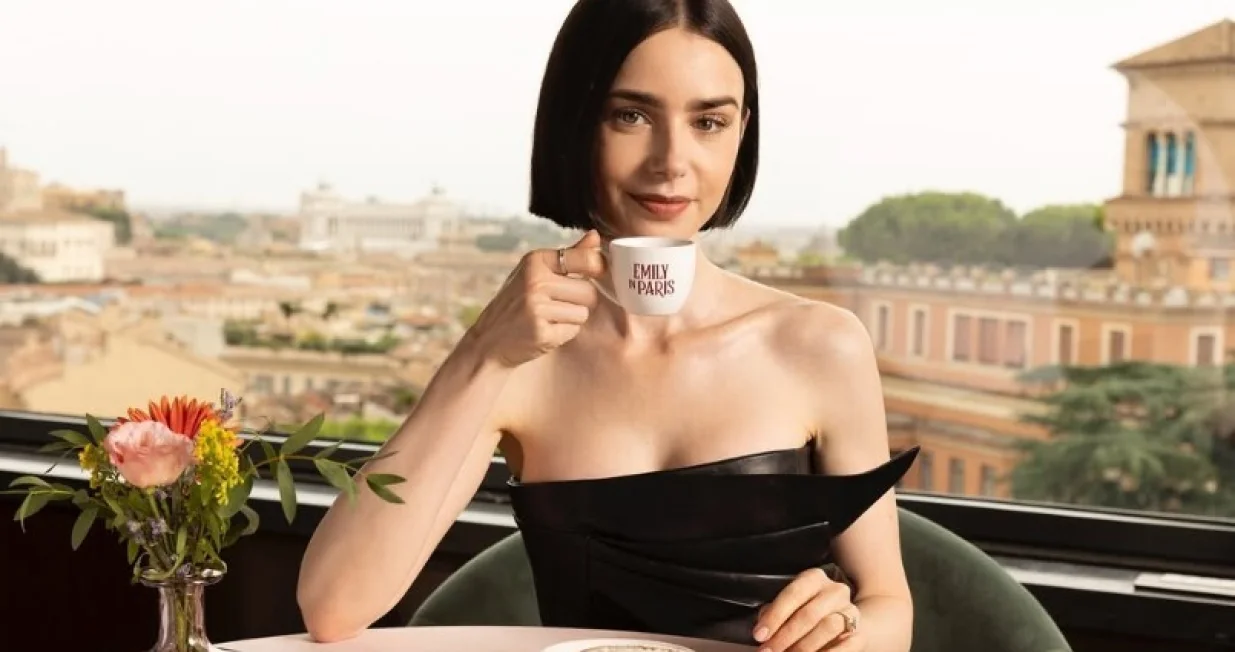 Lily Collins/Instagram/@emilyinparis 