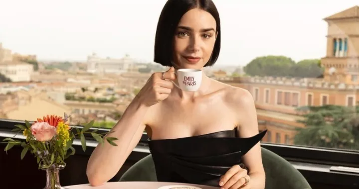 Lily Collins/Instagram/@emilyinparis 