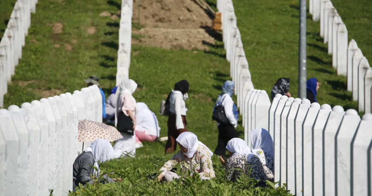 Okupljanje porodica i građana u Potočarima, genocid u Srebrenici, Srebrenica, 29. godišnjica, dženaza/Damir Deljo/Damir Deljo