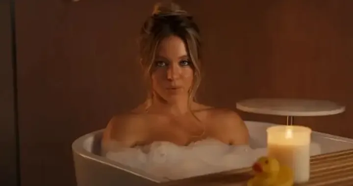 Sydney Sweeney, kupka, kupanje, parfem/Prtsc