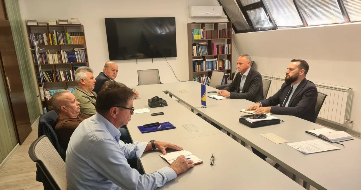 Admir Čavalić, Almedin Aliefendić, penzioneri/