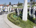 Polaganje cvijeća Mezarje Kovači povodom Dana Kantona Sarajevo i 33 godišnjice bitke za odbranu Predsjedništva Republike BiH/Senad Gubelić