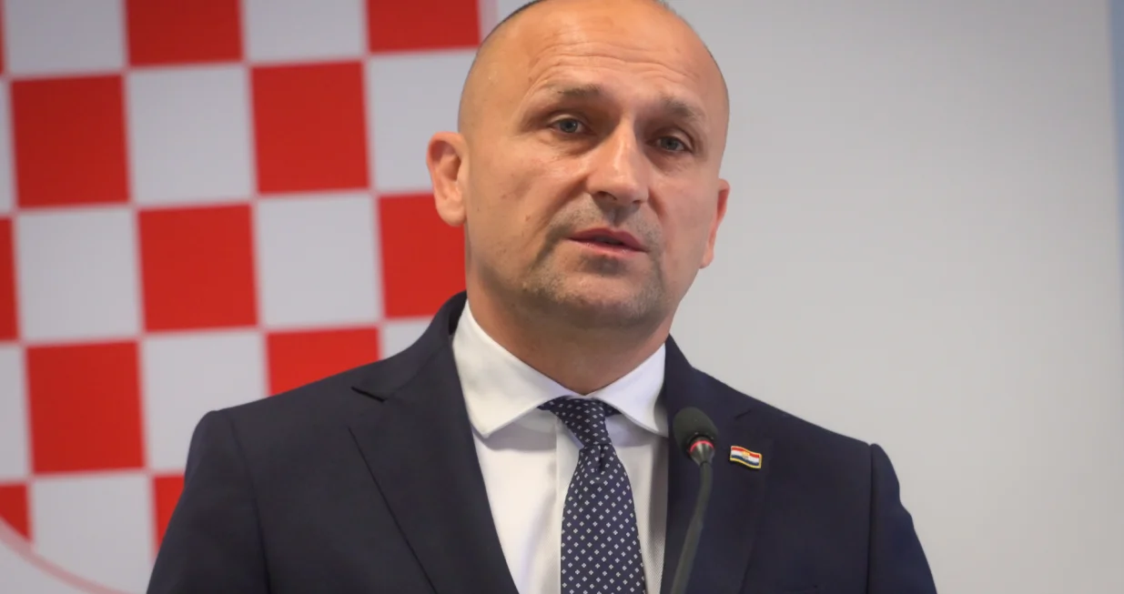 Ivan Anušić/F_klen_