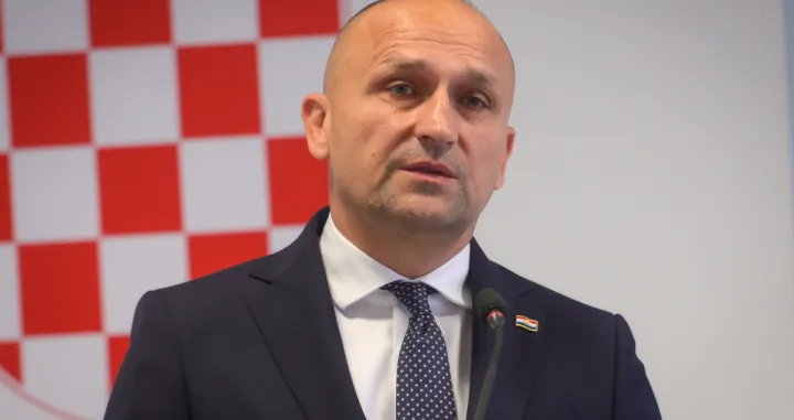 Ivan Anušić/F_klen_