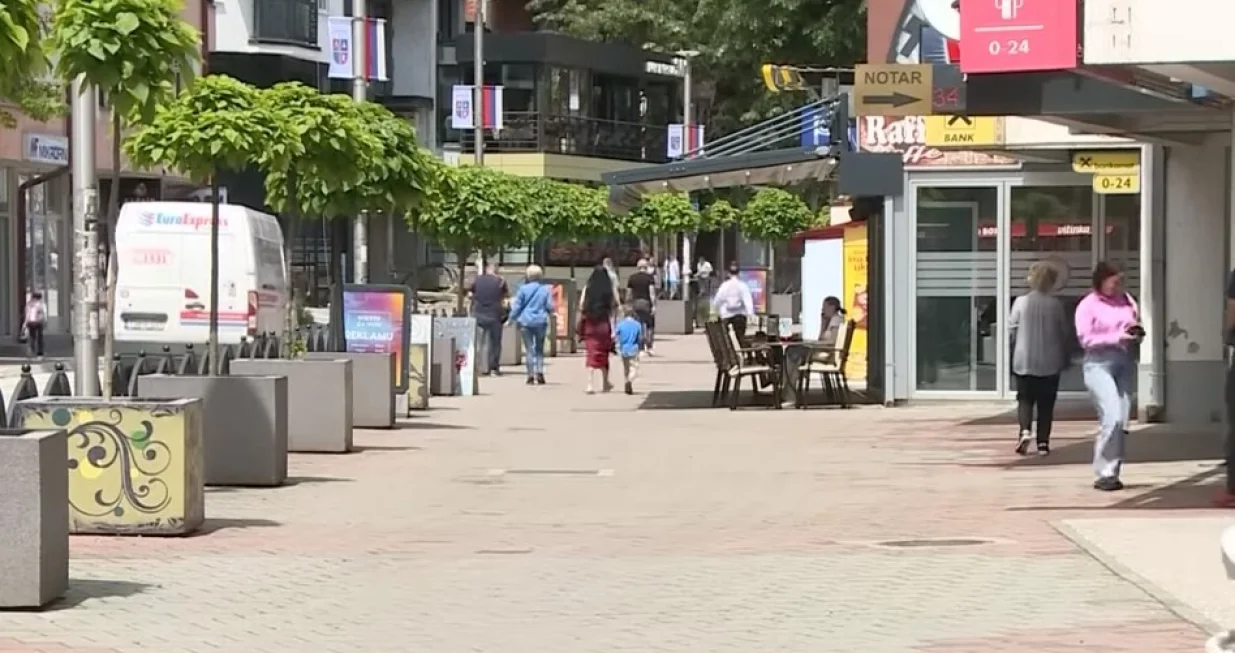 rs ilustracija, ljudi odlaze, sve manje stanovnika/Screenshot/Bn Tv