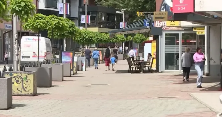 rs ilustracija, ljudi odlaze, sve manje stanovnika/Screenshot/Bn Tv