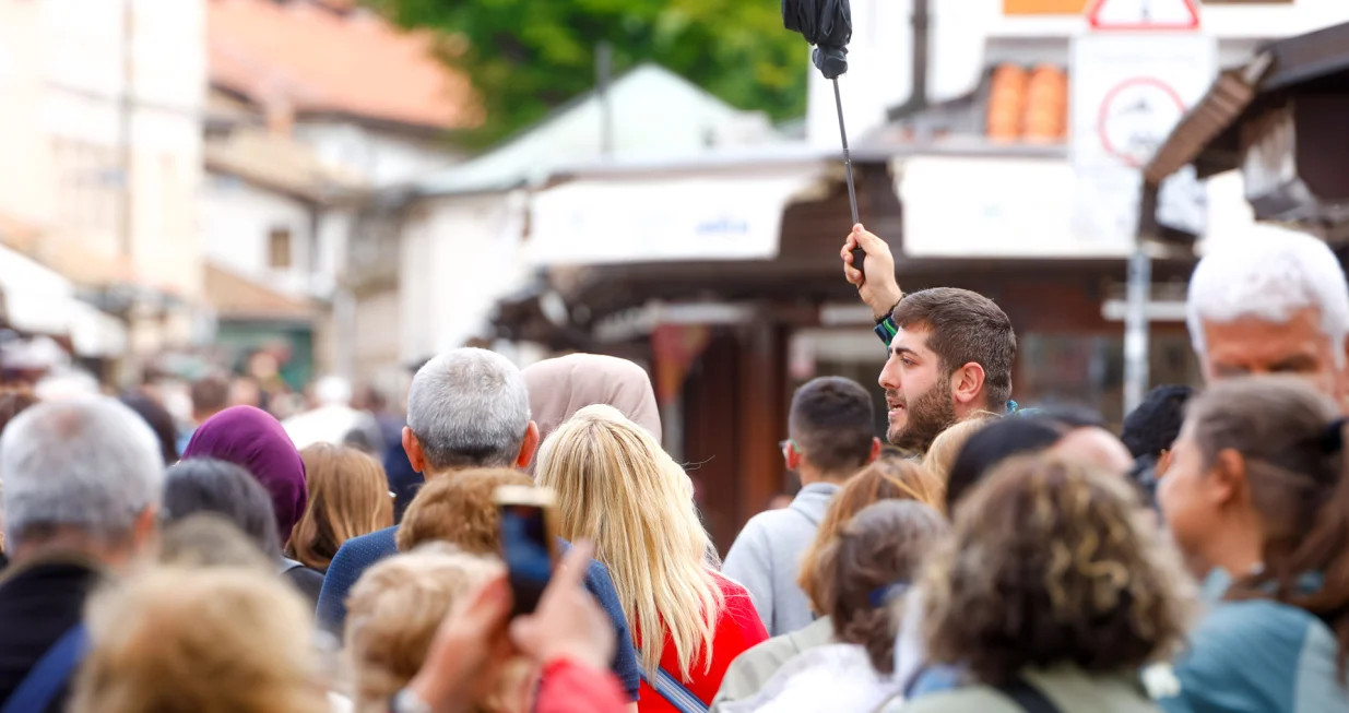 Turisti po Baščaršiji/Damir Deljo