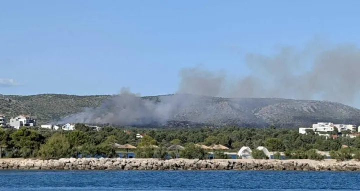 Izbio požar/Šibenski.hr//