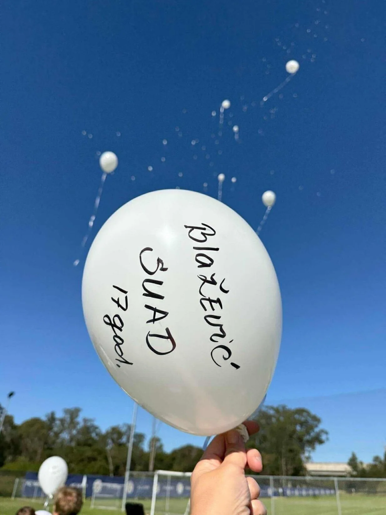 Dan bijelih traka u Sydneyu, bijeli baloni s imenima djece ubijene u Prijedoru/Bosanska Krajina Sydney