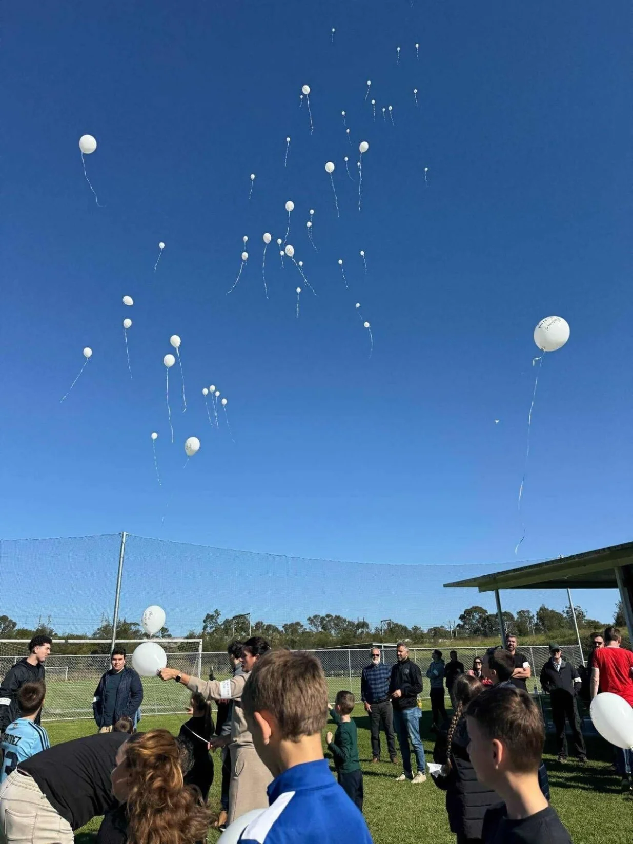 Dan bijelih traka u Sydneyu, bijeli baloni s imenima djece ubijene u Prijedoru/Bosanska Krajina Sydney