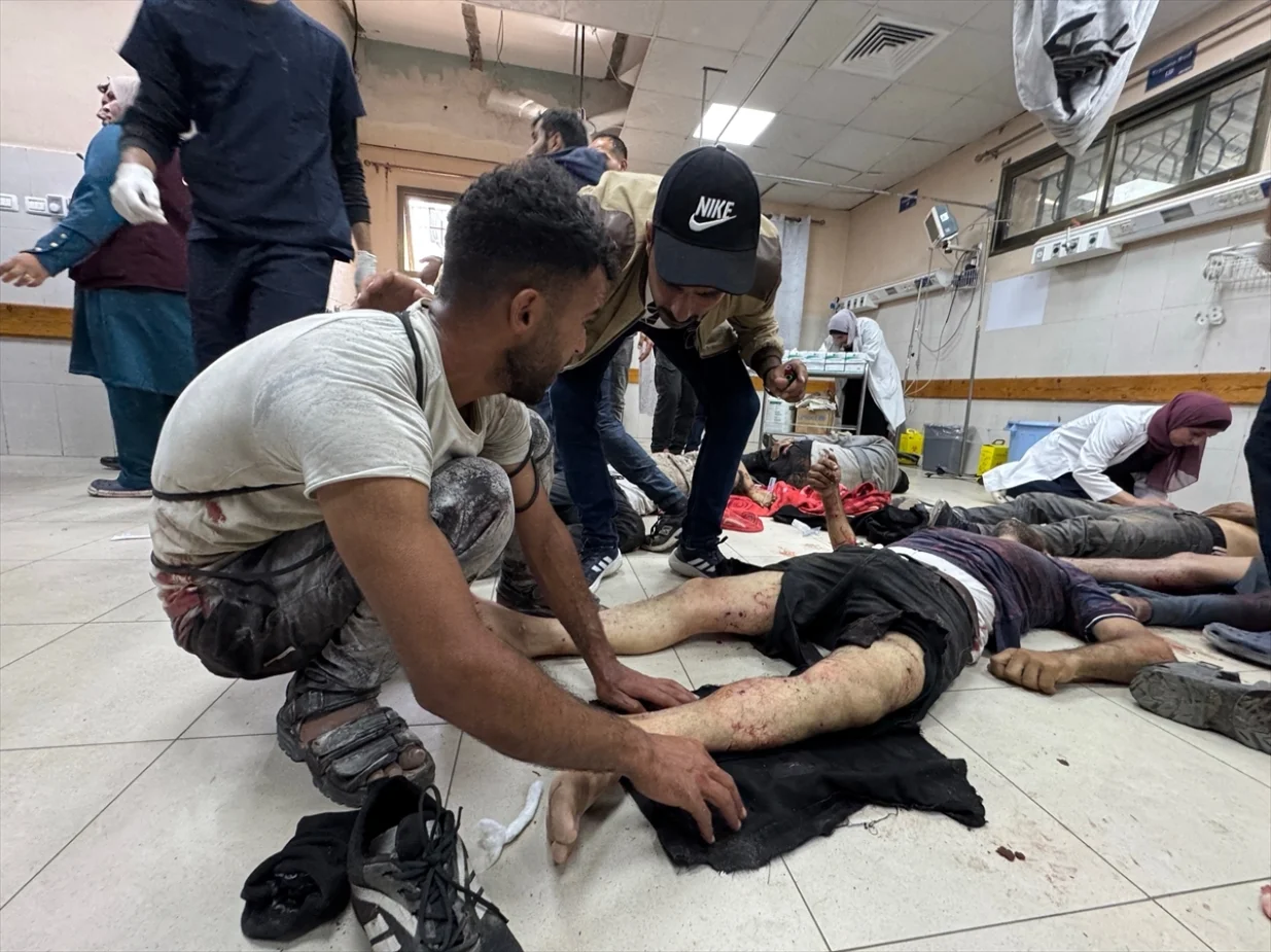 Blizu 50 Palestinaca je ubijeno, a više od 200 ranjeno u nedjelju nakon što su izraelske snage otvorile vatru na civile koji su tražili pomoć u Al-Mawasiju, zapadno od centra Rafaha na jugu Gaze/Abdallah F.s. Alattar