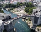 Mostar ljeto, Stari most, turisti/Anadolija/