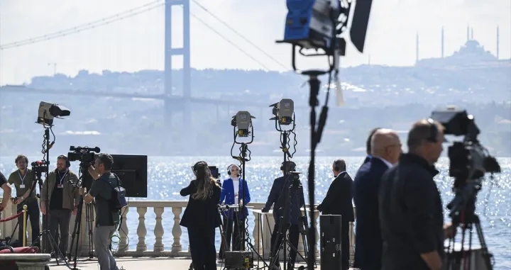 Novinarske ekipe ispred palate Ciragan u Istanbulu, čeka se druga runda pregovora između Rusije i Ukrajine/Anadolija