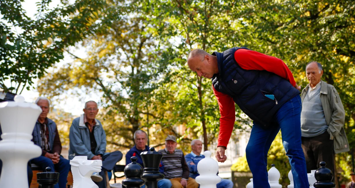 Penzioneri igraju šaha/Damir Deljo