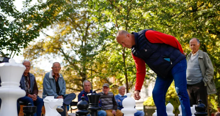 Penzioneri igraju šaha/Damir Deljo