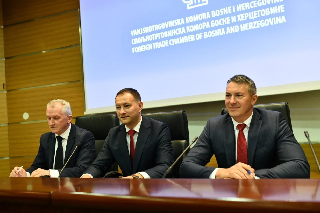 SARAJEVO, 2. juna (FENA) - Konferencija za medije Vanjskotrgovinske/Spoljnotrgovinske komore Bosne i Hercegovine o aktivnostima Komore za podršku transportnom sektoru u BiH. (Foto FENA/Harun Muminović)/Harun Muminović