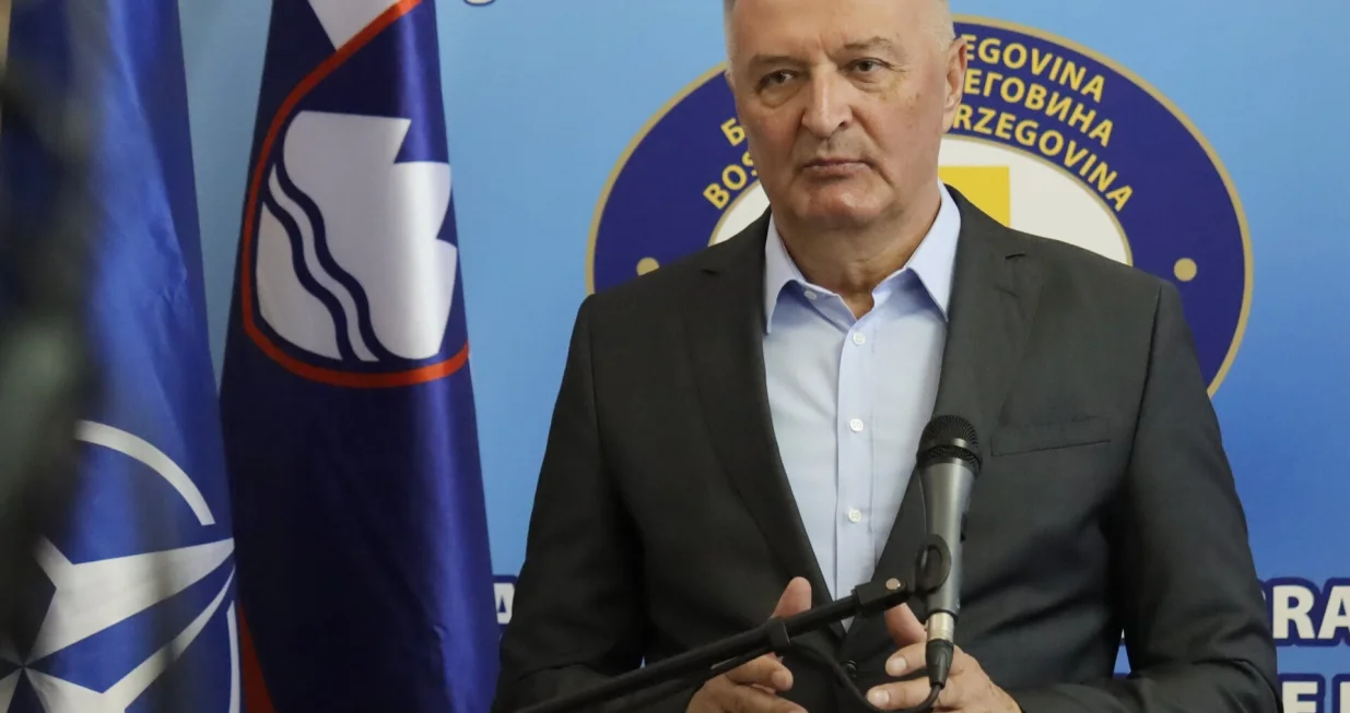 Ceremonija potpisivanja ugovora o donaciji Republike Slovenije Oružanim snagama BiH iz NATO Programa Izgradnje obrambenih kapaciteta (DCB) za projekat "Unapređenje sposobnosti VP u sastavu L-INF-BG"/Senad Gubelić