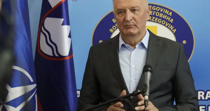 Ceremonija potpisivanja ugovora o donaciji Republike Slovenije Oružanim snagama BiH iz NATO Programa Izgradnje obrambenih kapaciteta (DCB) za projekat "Unapređenje sposobnosti VP u sastavu L-INF-BG"/Senad Gubelić