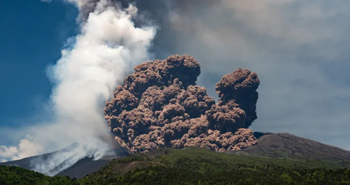 Volcanic steam rises from Mount Etna, as seen from Milo, Italy, June 2, 2025. REUTERS/Marco Restivo  TPX IMAGES OF THE DAY/Marco Restivo