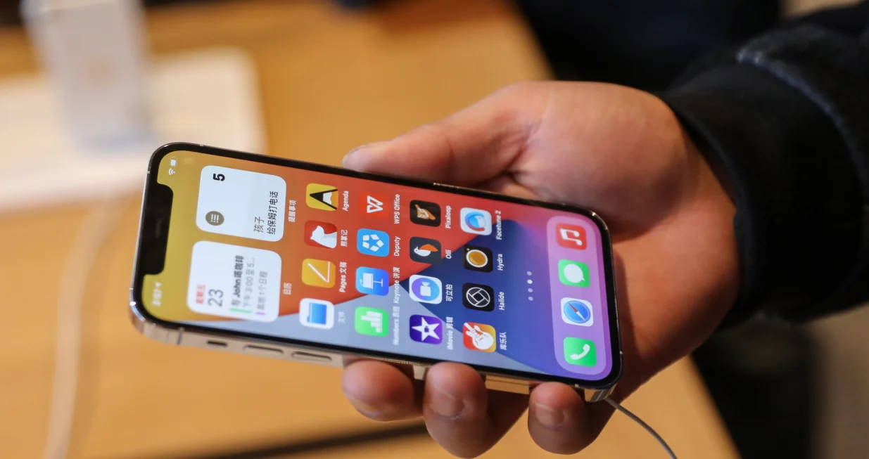 epa08767133 A person holds a new Apple iPhone 12 Pro in an Apple flagship store as sales begin for the iPhone 12 and iPhone 12 Pro in Beijing, China, 23 October 2020. EPA/WU HONG/Wu Hong
