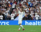 Soccer Football - LaLiga - Real Madrid v Real Sociedad - Santiago Bernabeu, Madrid, Spain - May 24, 2025 Real Madrid's Luka Modric walks off the pitch to be substituted after playing his last LaLiga match for Real Madrid REUTERS/Isabel Infantes