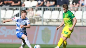 25.05.2025., stadion Opus Arena, Osijek - SuperSport HNL, 36. kolo, NK Osijek - NK Istra 1961. Nail Omerovic i Moris Valincic Photo: Davor Javorovic/PIXSELL