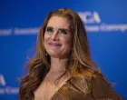 epa09919733 Actress Brooke Shields arrives at the 2022 White House Correspondents' Association Dinner at the Washington Hilton in Washington, DC, USA, 30 April 2022. The dinner is back this year for the first time since 2019. EPA/BONNIE CASH/POOL/Bonnie Cash/Pool