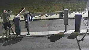 Krađa kamere na parkingu kod Istikal džamije na Otoci u Sarajevu/