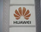 epa09486800 A view of a logo near a Huawei store in Beijing, China, 25 September 2021. According to reports, Huawei Chief Financial Officer Meng Wanzhou reached a deal with the US Justice Department on Friday that allows her to return to China. EPA/WU HONG/Wu Hong
