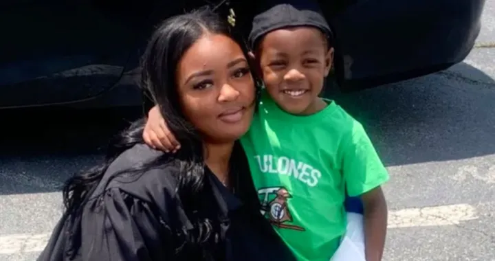 Adriana Smith sa svojim sinom/GoFundMe/