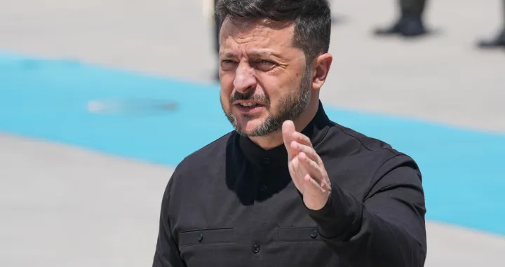 Ankara, Turska - 15. maj 2025:Predsjednik Ukrajine Volodimir Zelenski doputovao je u četvrtak u Ankaru gdje će se sastati s turskim predsjednikom Recepom Tayyipom Erdoganom, a potom i prisustvovati pregovorima s Rusijom u Istanbulu (Muhammed Selim Korkutata - Anadolu Agency)/