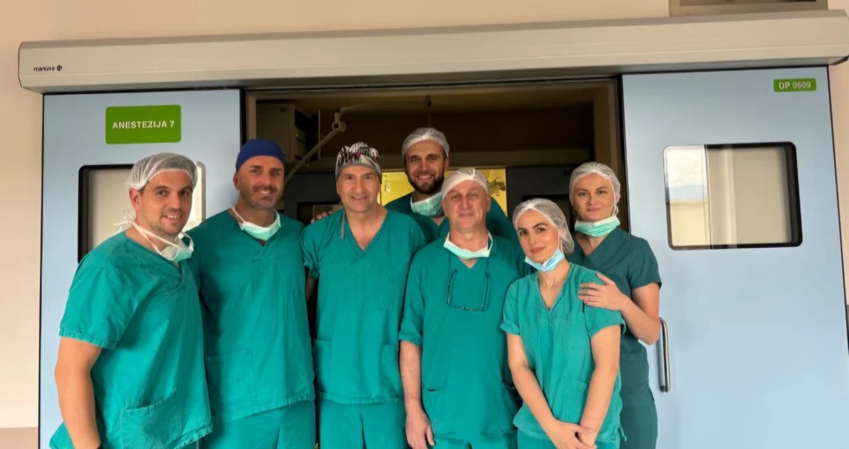 Na Klinici za bolesti uha, grla i nosa sa hirurgijom glave i vrata KCUS-a uspješno je izvršena ugradnja kohlearnog implanta devetogodišnjem dječaku//