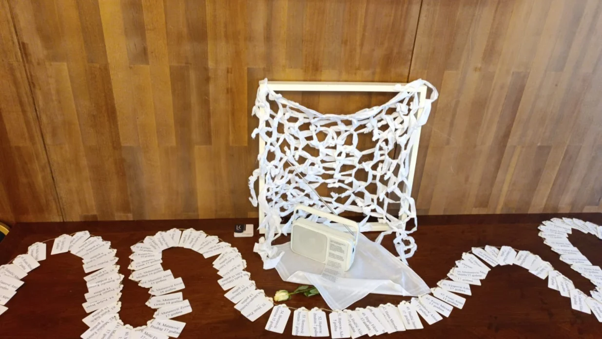 Umjetnički rad Lejle Kevrić; Dan bijelih traka obilježen u Velikoj Britaniji//