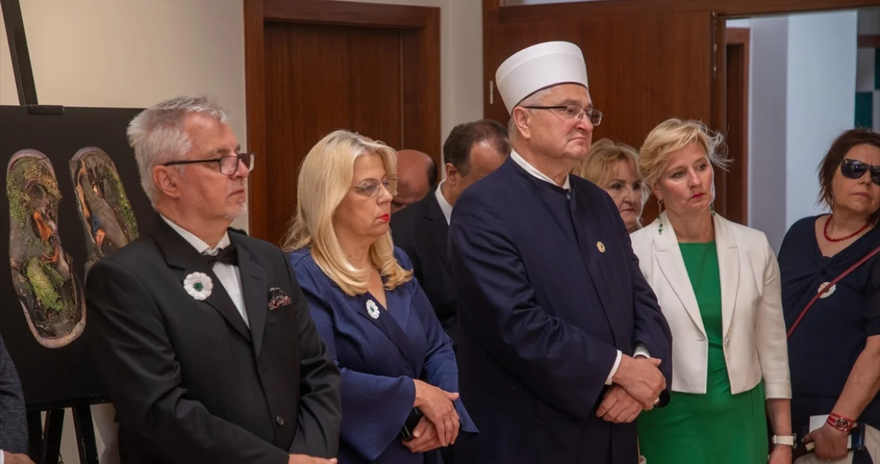 Izložba "Mrtvare" i predstavljanje prve poštanske marke povodom 30. godišnjice genocida u Srebrenici/Stipe Majić