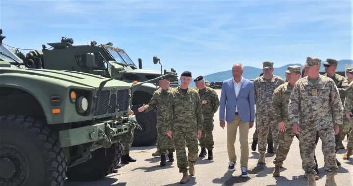 Ministar odbrane Bosne i Hercegovine Zukan Helez, zajedno s generalima OS BiH Tomom Kolendom, Mirzetom Lubenovićem i Zdravkom Rezom, prisustvovao je 4. juna 2025. godine Danu visokih zvanica u okviru međunarodne vojne vježbe "IMMEDIATE RESPONSE 25", koja se provodi na više lokacija u Republici Hrvatskoj u kojoj učestvuju i pripadnici OSBiH//