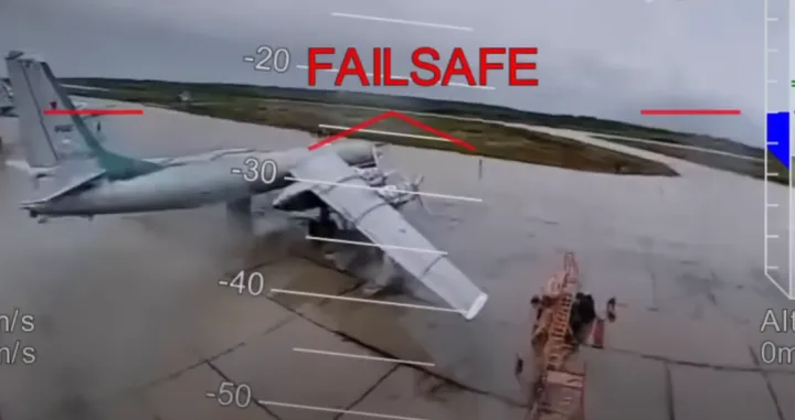 VIDEO 5 minuta spektakularnih snimki historijskog ukrajinskog napada na ruske avione/Screenshot