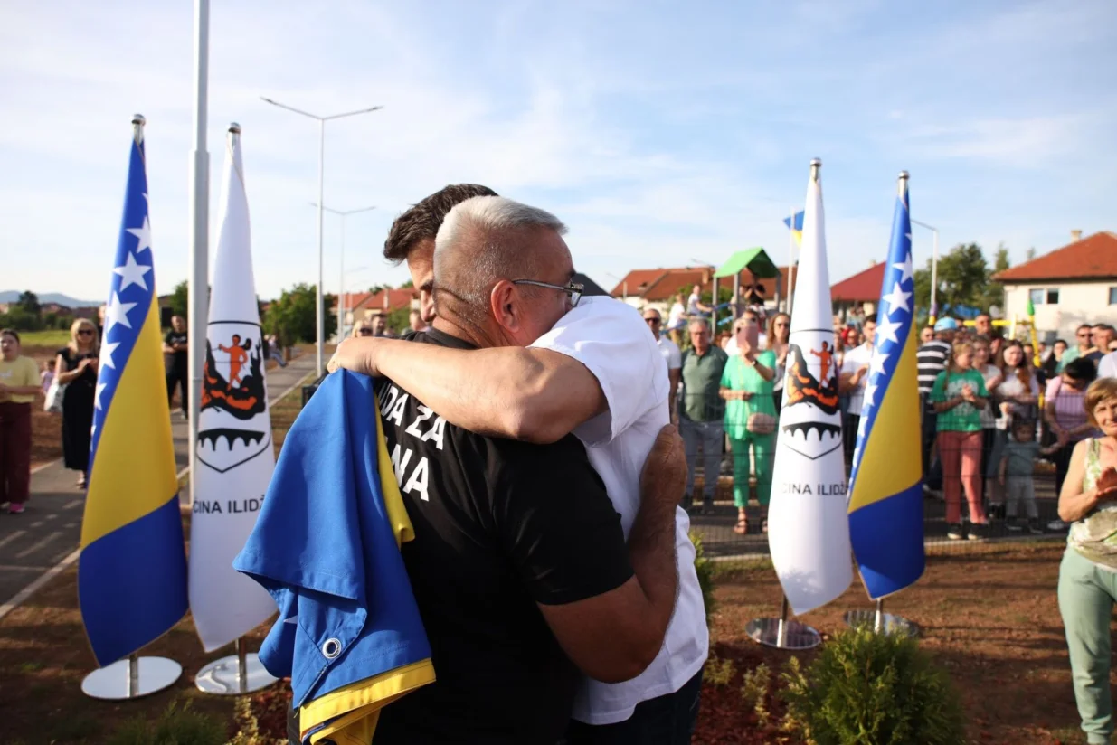 Muriz Memić i Nermin Muzur; Na Ilidži svečano otvoren Sportsko-rekreativni centar "Dženan Memić"//