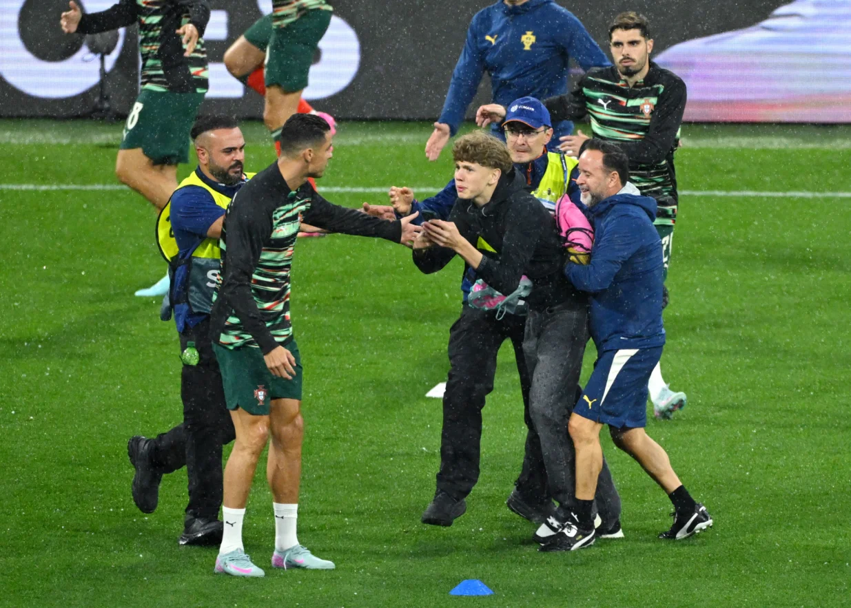 FOTO: REUTERS/Annegret Hilse