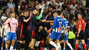 Soccer Football - LaLiga - Espanyol v FC Barcelona - RCDE Stadium, Cornella de Llobregat, Spain - May 15, 2025 FC Barcelona's Ronald Araujo and FC Barcelona's Gavi clash with Espanyol's Pere Milla REUTERS/Albert Gea