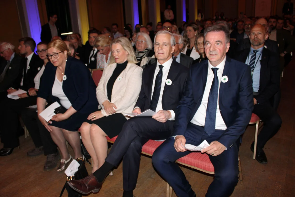 Jonas Gahr St&oslash;re, Miralem Bećirović; Komemoracija povodom obilježavanja 30. godi&scaron;njice genocida u Srebrenici održana je u prestižnoj dvorani Gamle Logen, u Oslu/Fahro Konjhodžić